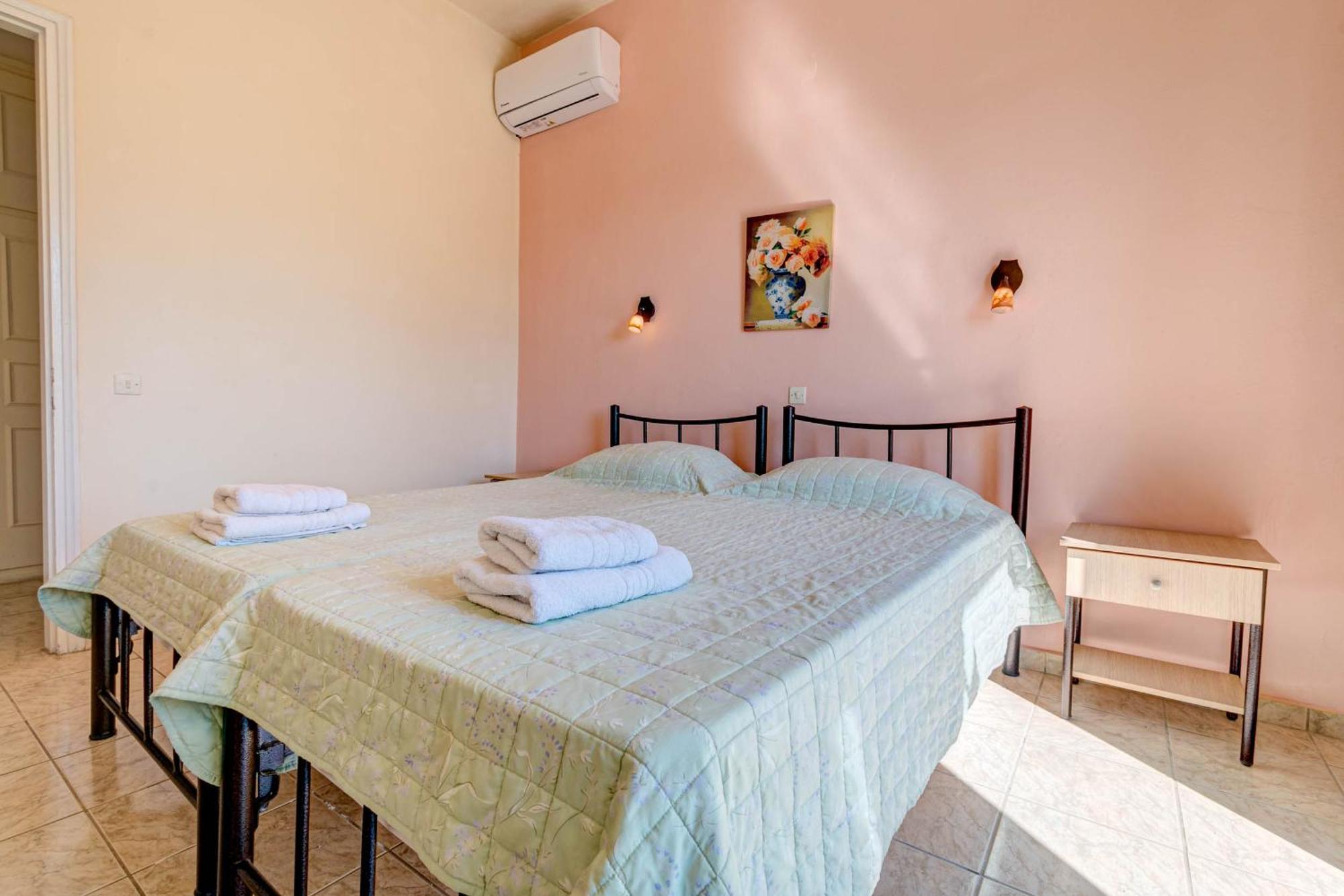 Ionian Arches Hotel Гувия Стая снимка