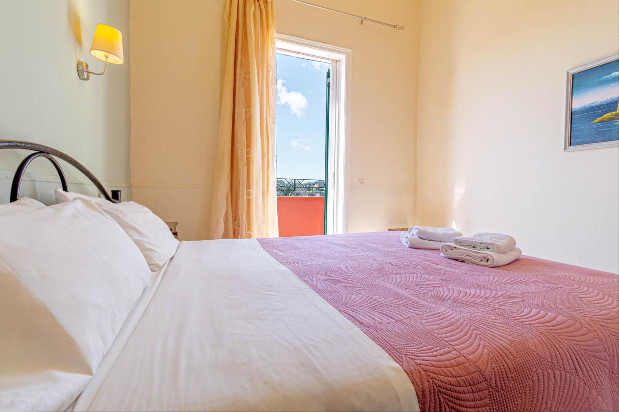 Ionian Arches Hotel Гувия Стая снимка