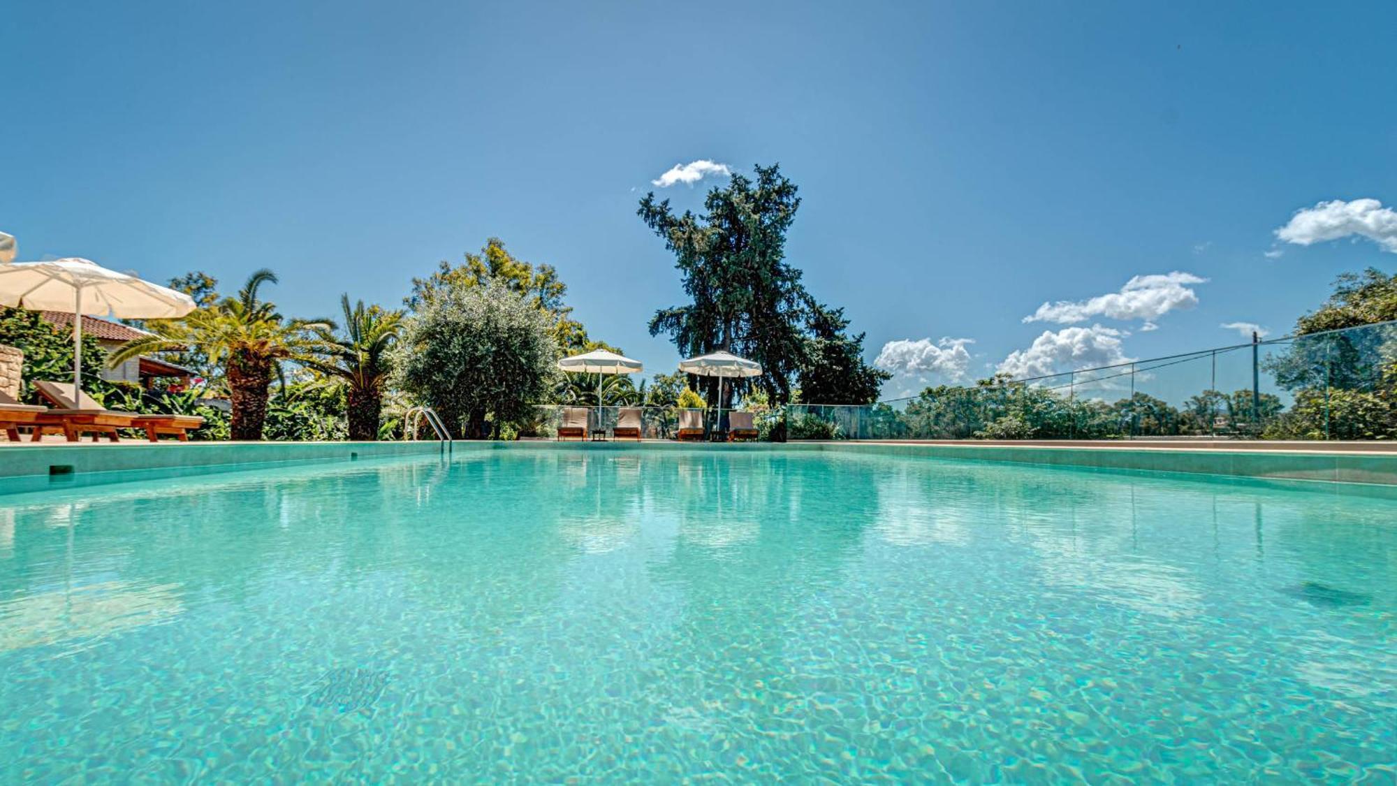 Ionian Arches Hotel Гувия Екстериор снимка