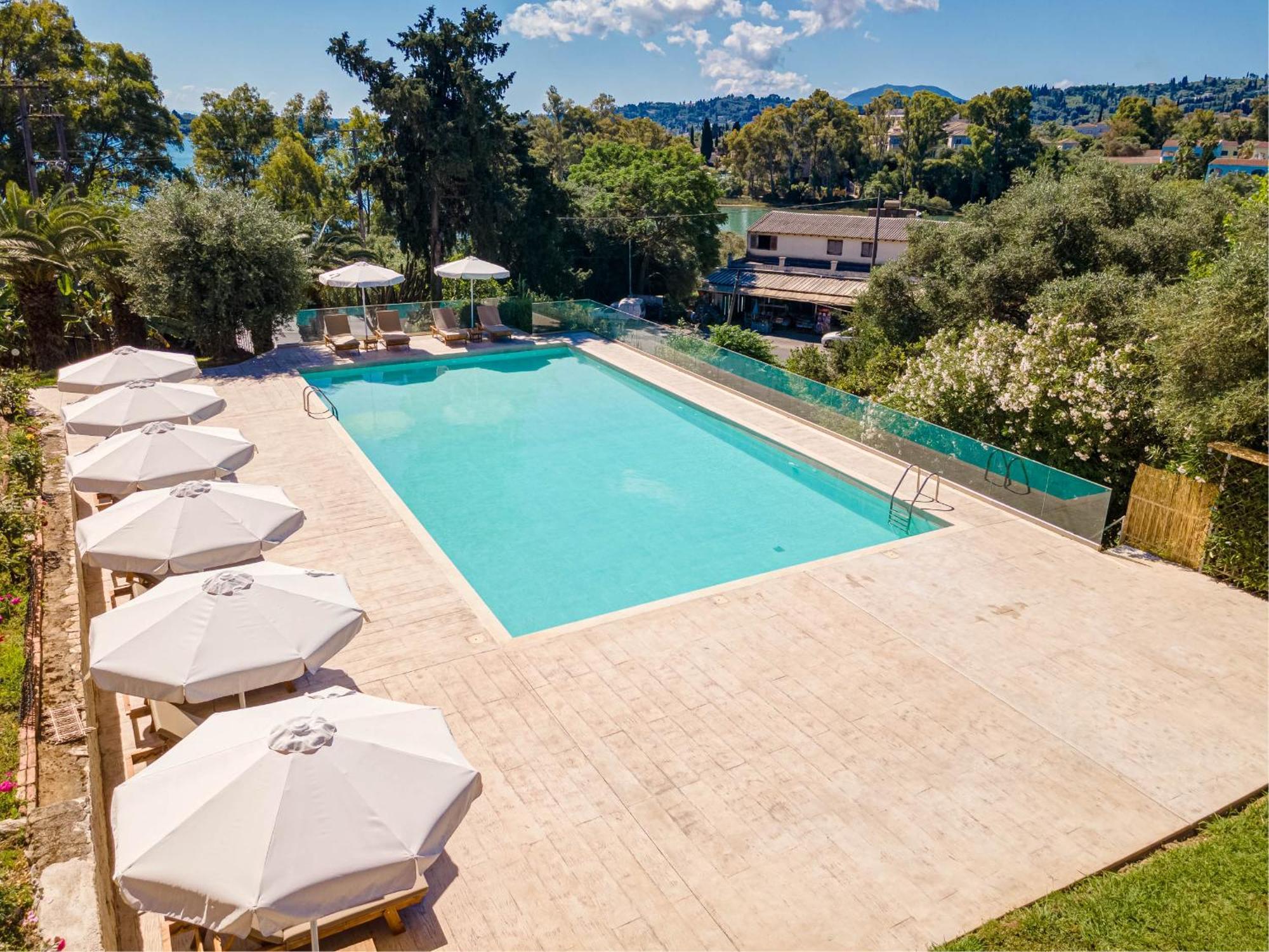 Ionian Arches Hotel Гувия Екстериор снимка