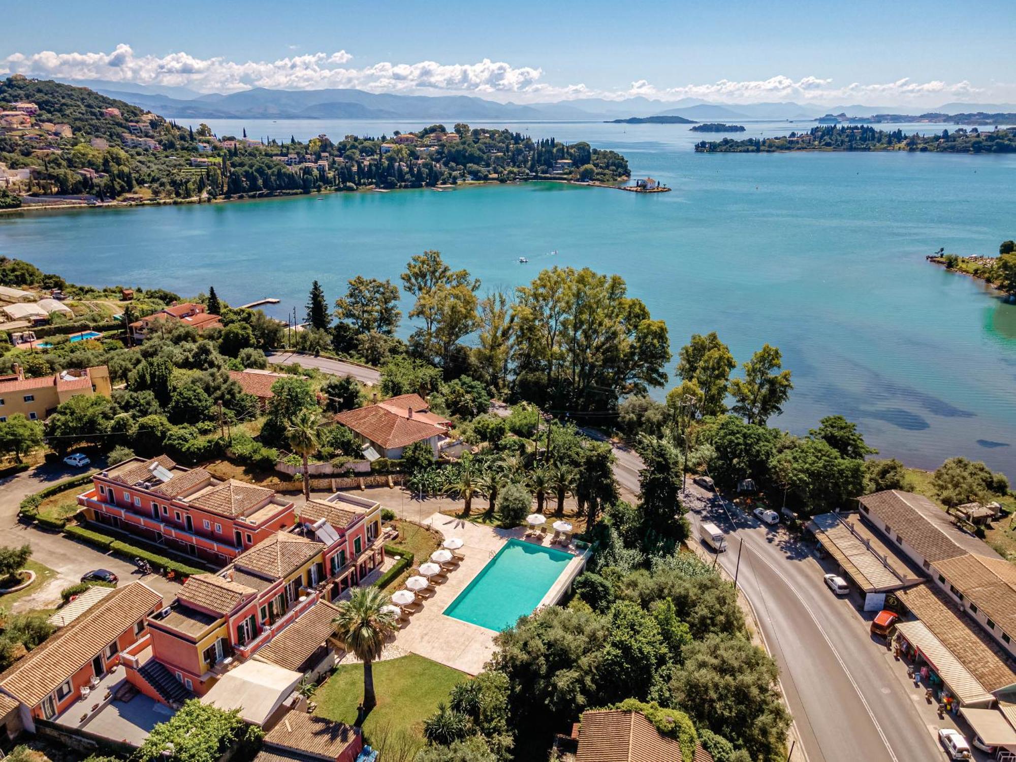 Ionian Arches Hotel Гувия Екстериор снимка
