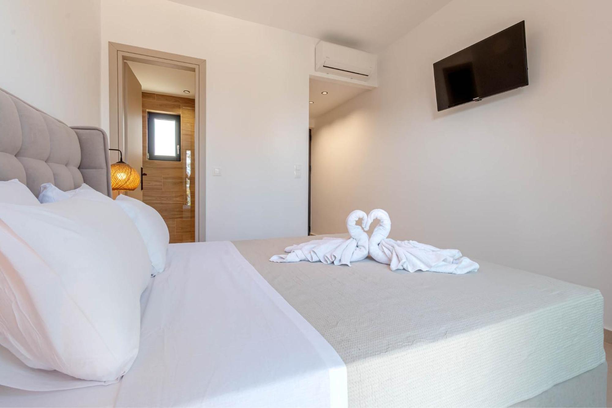 Ionian Arches Hotel Гувия Екстериор снимка